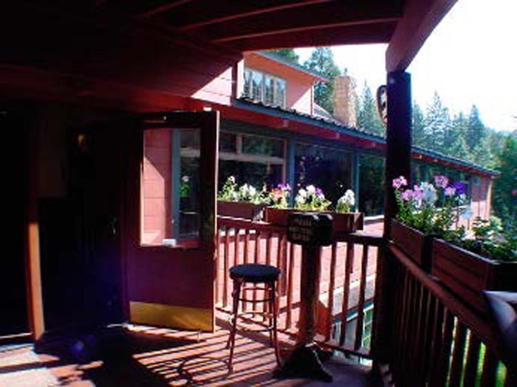 Strawberry Inn Exterior photo
